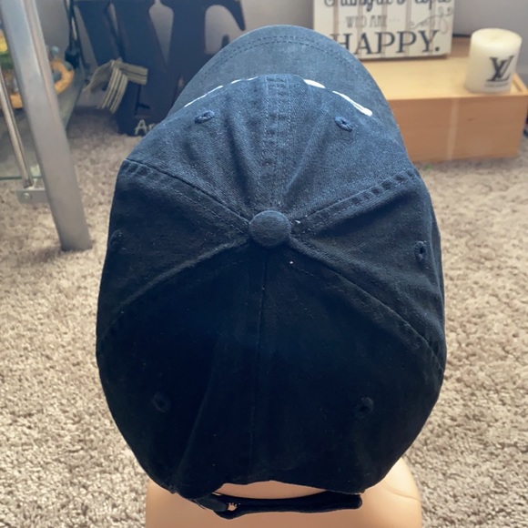 Bebe hat 🧢 - Picture 8 of 13